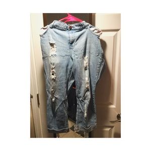 Forever 21 distress denim capris